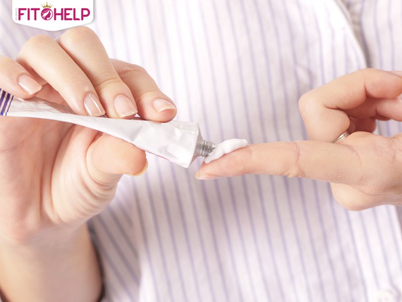 Bổ sung estrogen có tốt không? Lợi ích, rủi ro và ai nên cân nhắc Bổ sung hormone estrogen bằng kem bôi tại chỗ